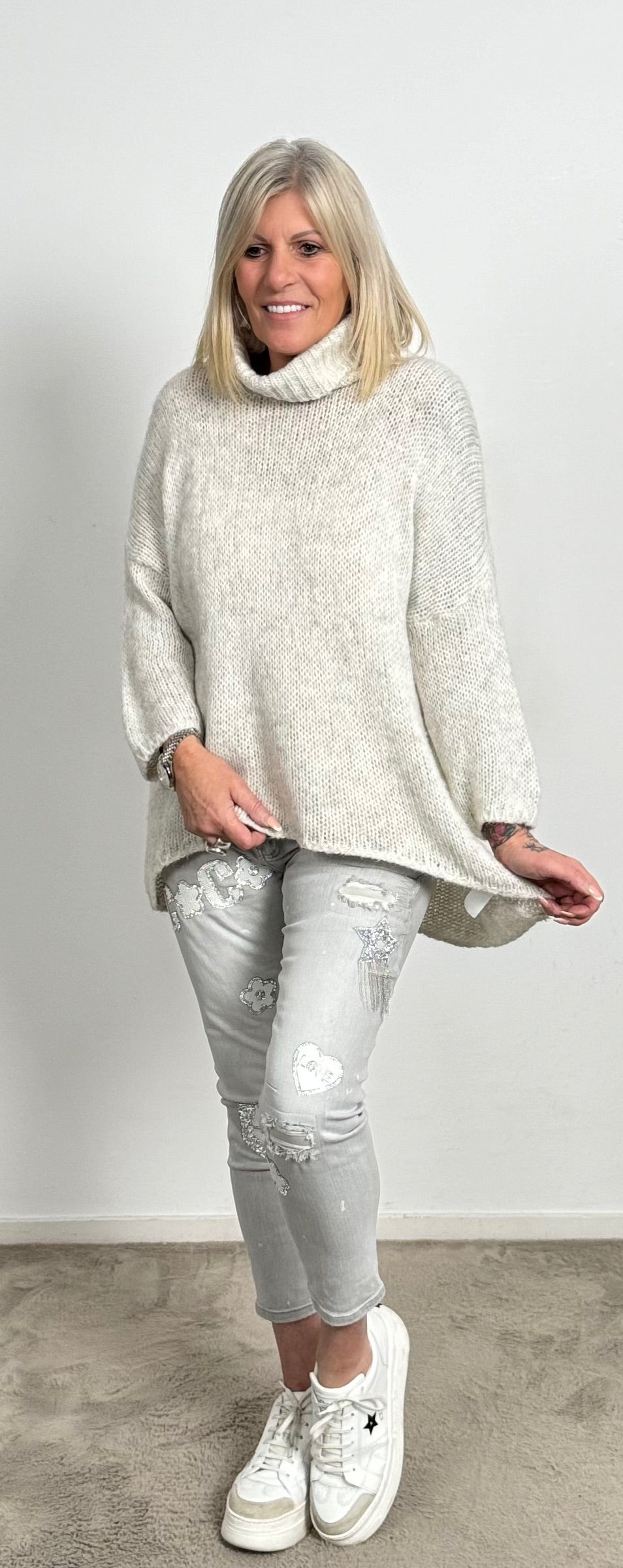 Sweater model name "Jenny" - beige