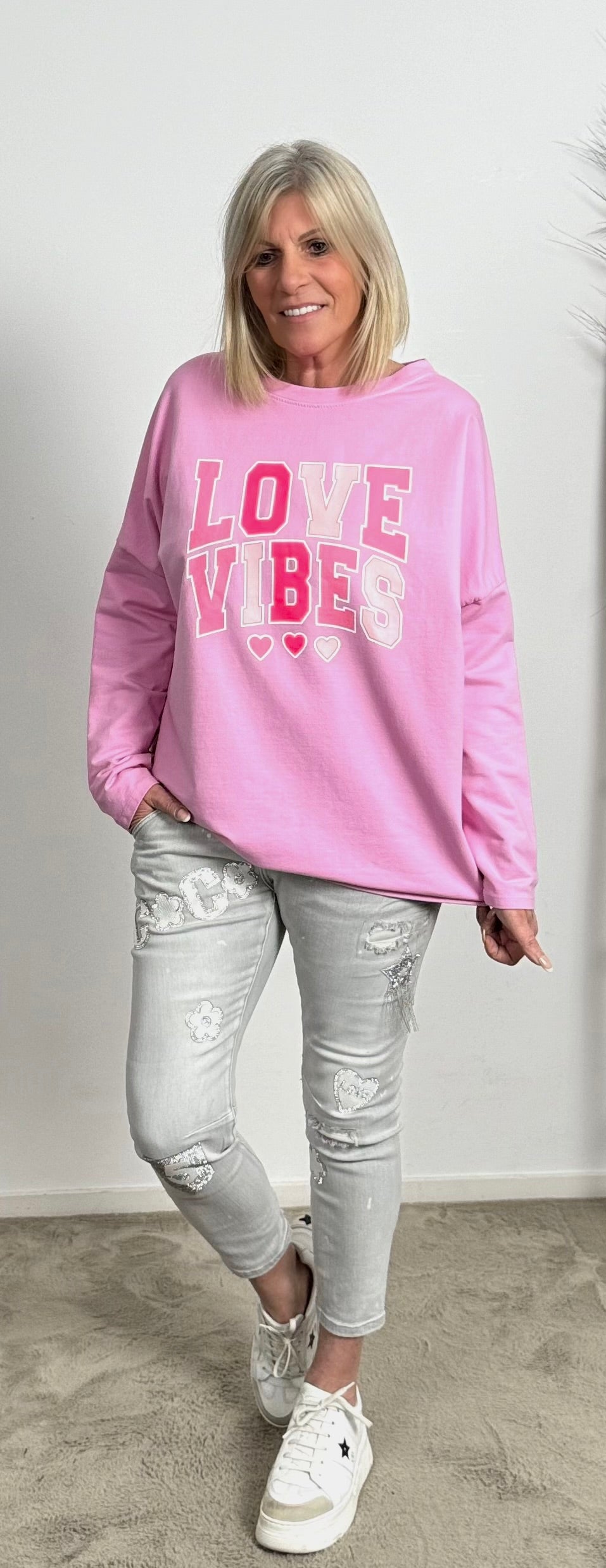 Sweatshirt modelnaam "Love Vibes" - snoeproze