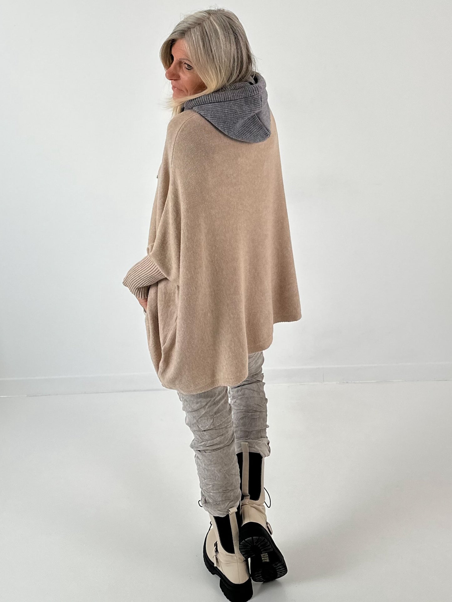 Oversized vest model "Slender Sleeve" - ​​beige
