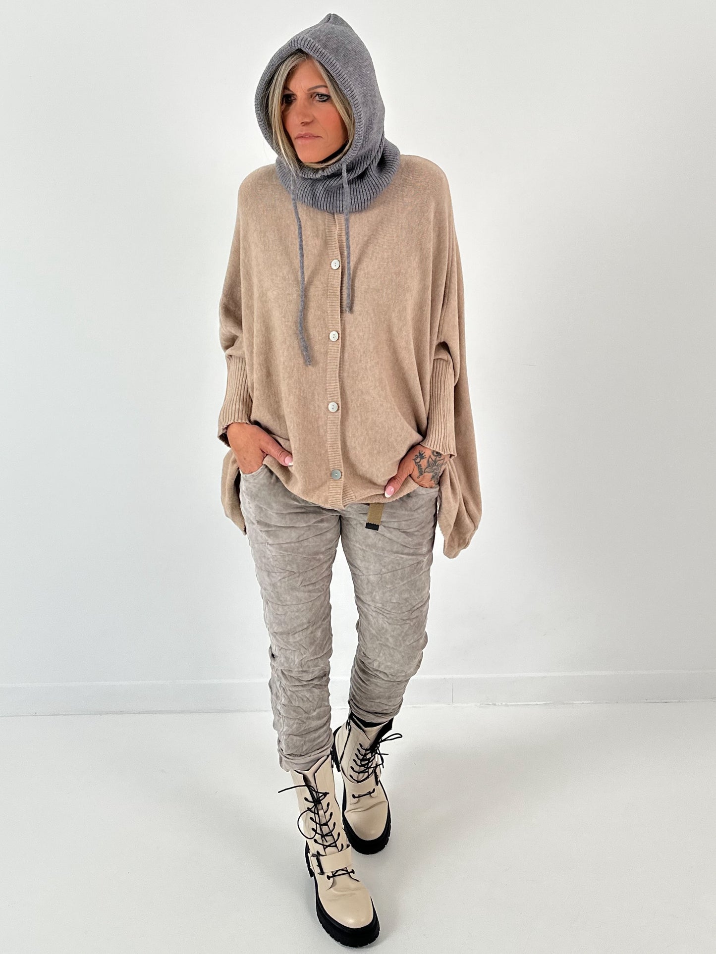 Oversized vest model "Slender Sleeve" - ​​beige