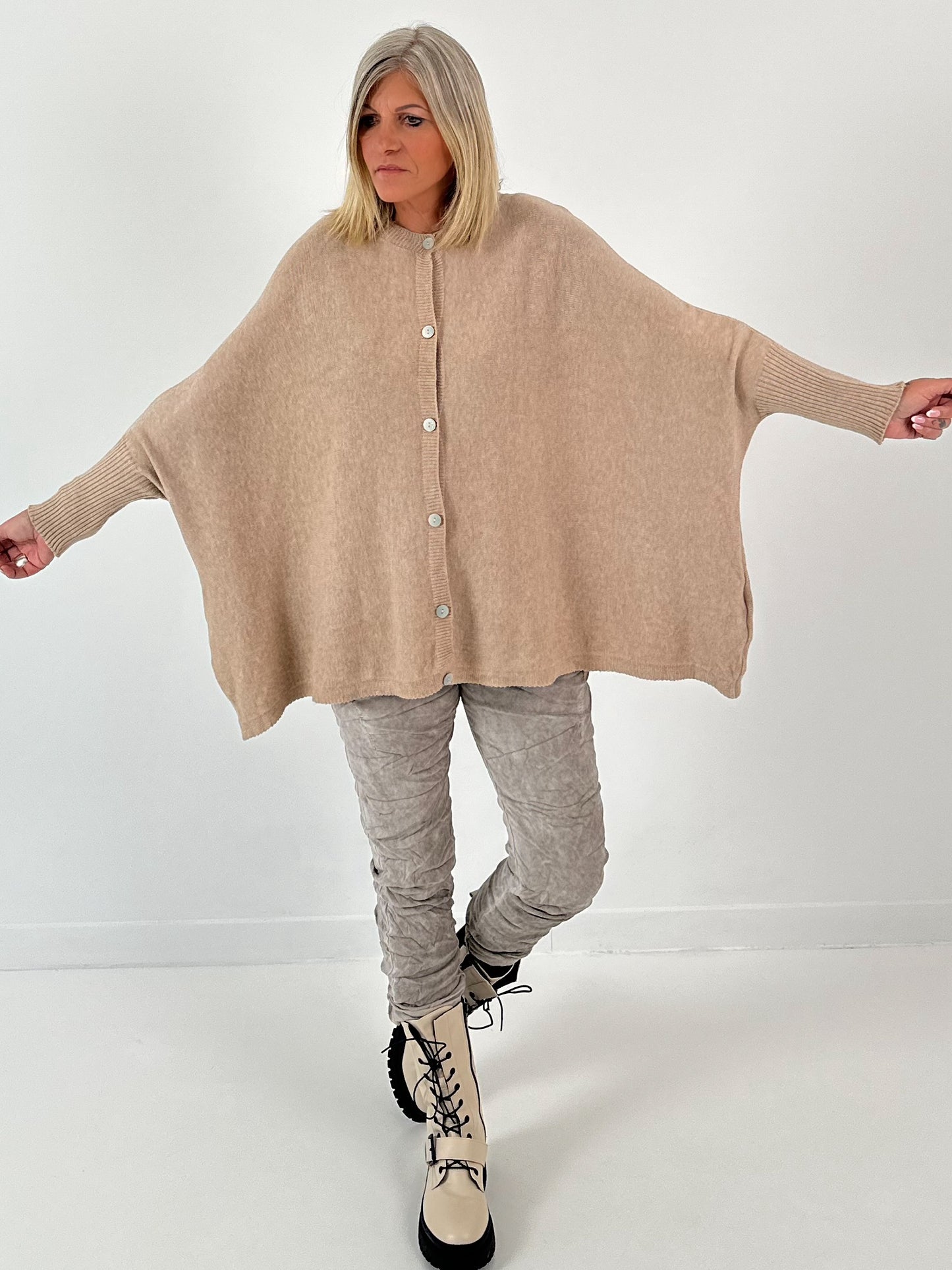 Oversized vest model "Slender Sleeve" - ​​beige