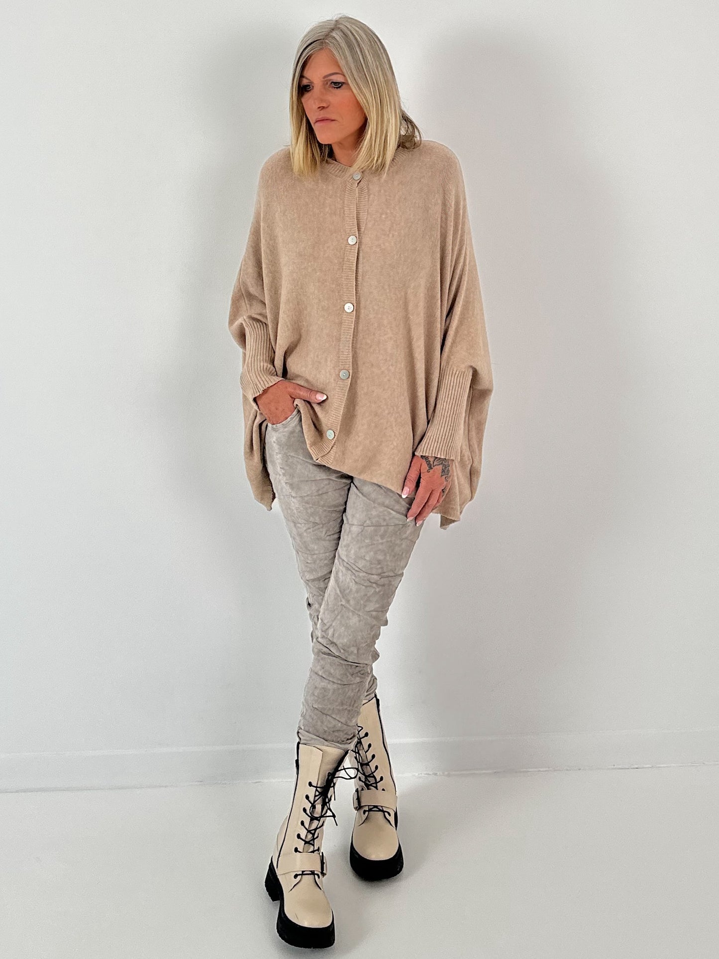 Oversized vest model "Slender Sleeve" - ​​beige