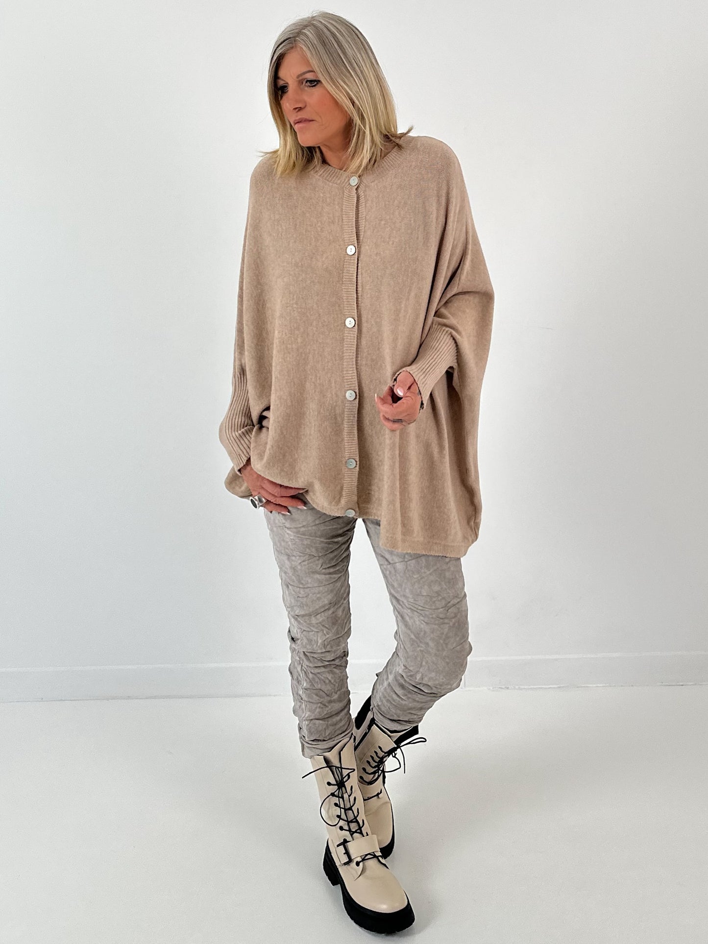 Oversized vest model "Slender Sleeve" - ​​beige