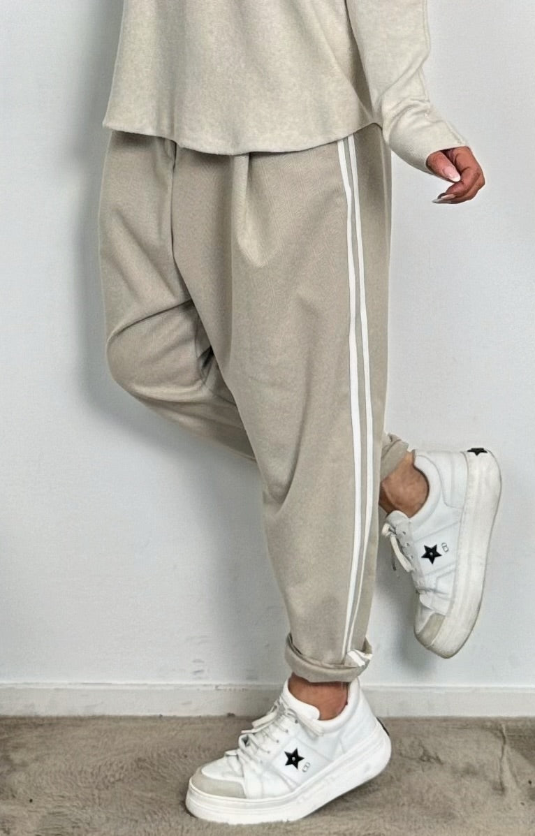 Baggy broek met zijstrepen "Rony" - beige (leverdatum ca. 10-08-2024)