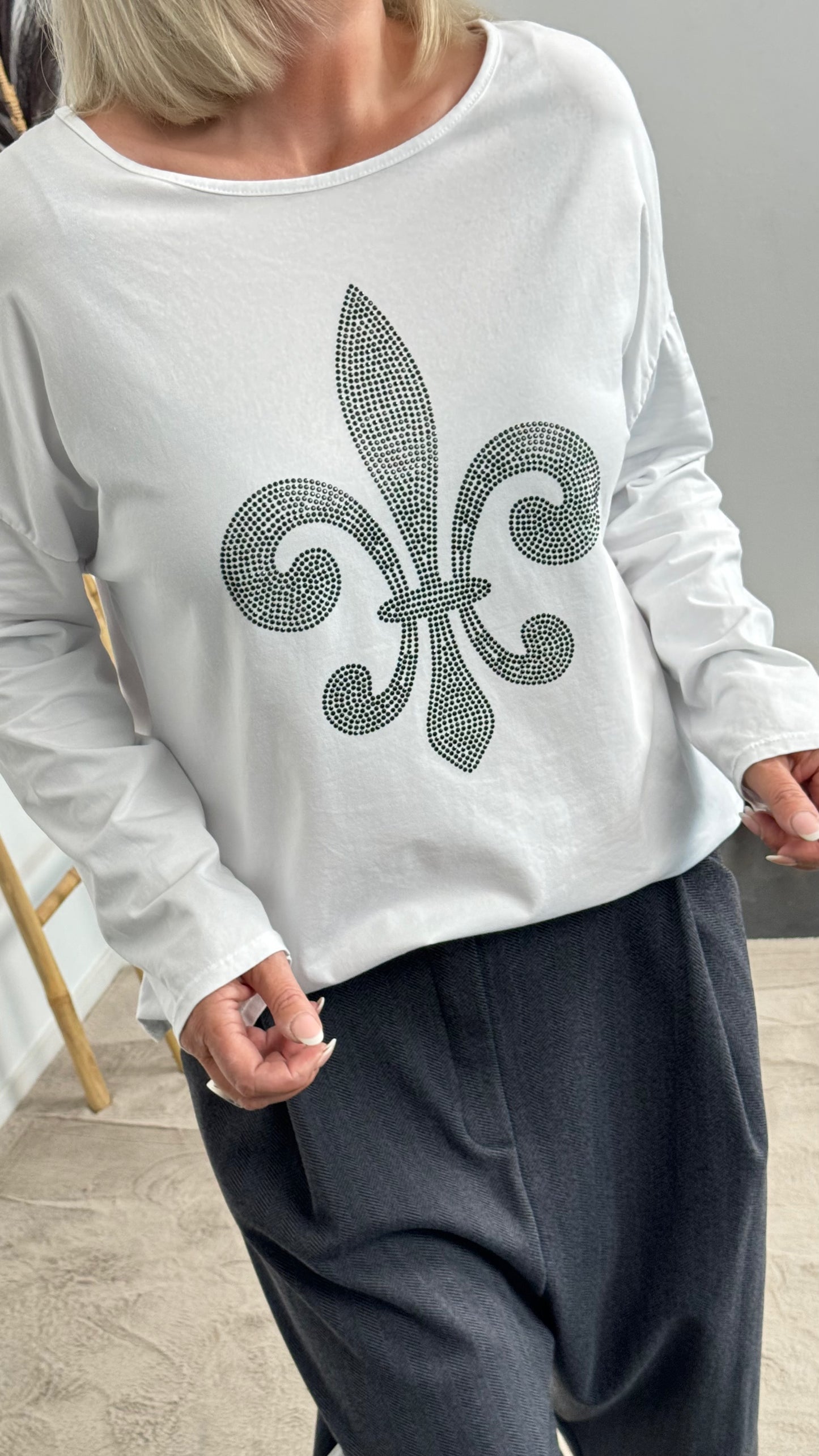 Shirt mit Glitzersteinchen "Fleur-de-lis" - weiss