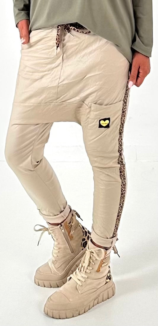 Wijde broek model "Wildveg" - beige