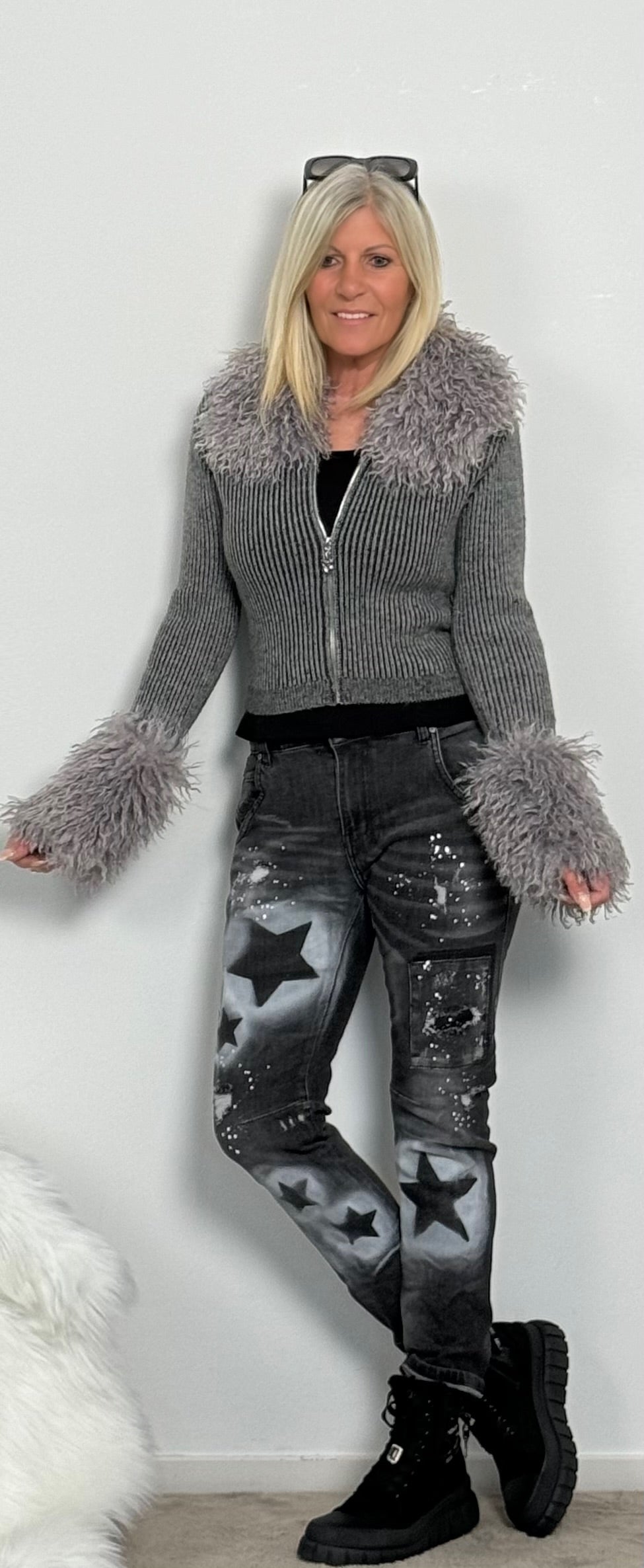 Crop cardigan with removable fur "Think" - grey