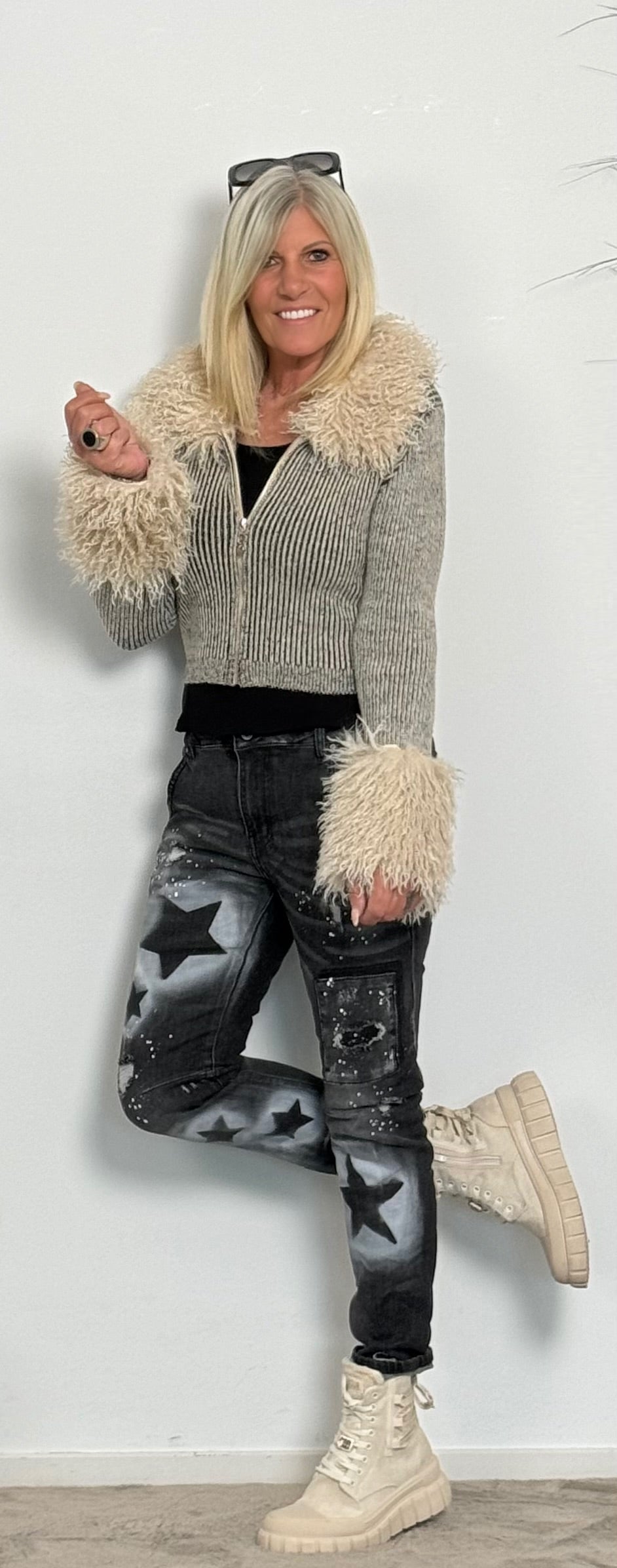 Crop cardigan with removable fur "Think" - beige