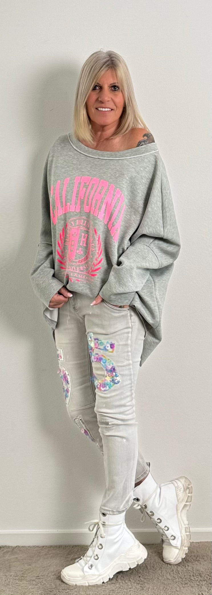 Oversized sweatshirt with back cut model "California" - grey