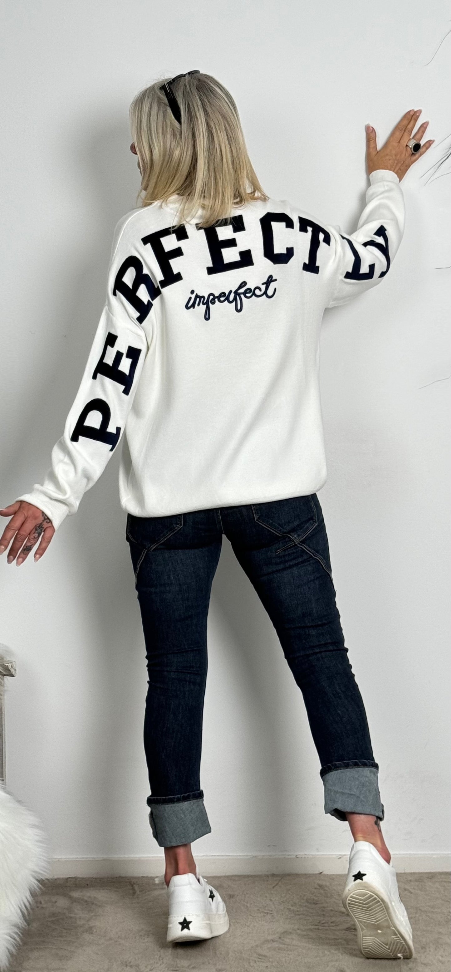 Sweater "Perfectly Imperfect" - white-blue