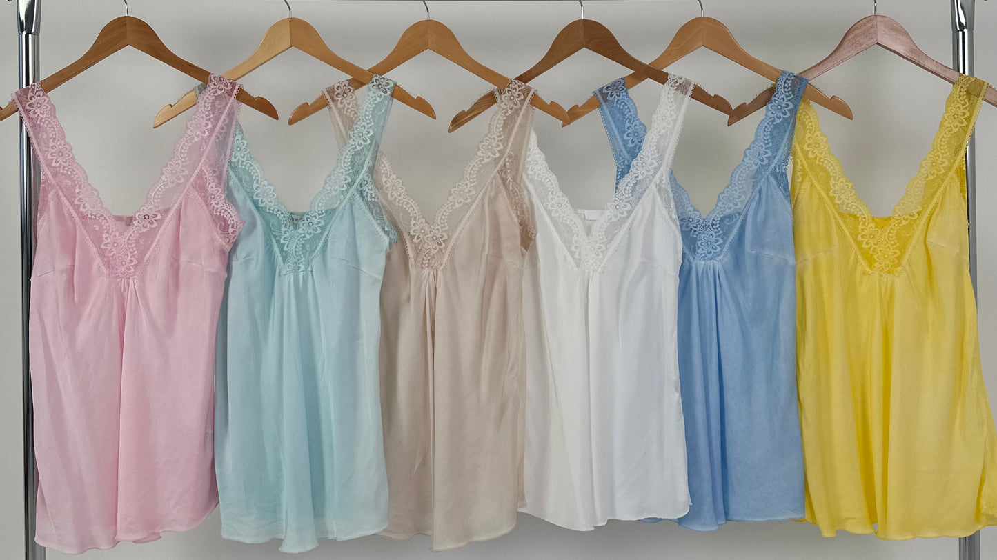 Top met satijnlook - verkrijgbaar in 6 kleuren