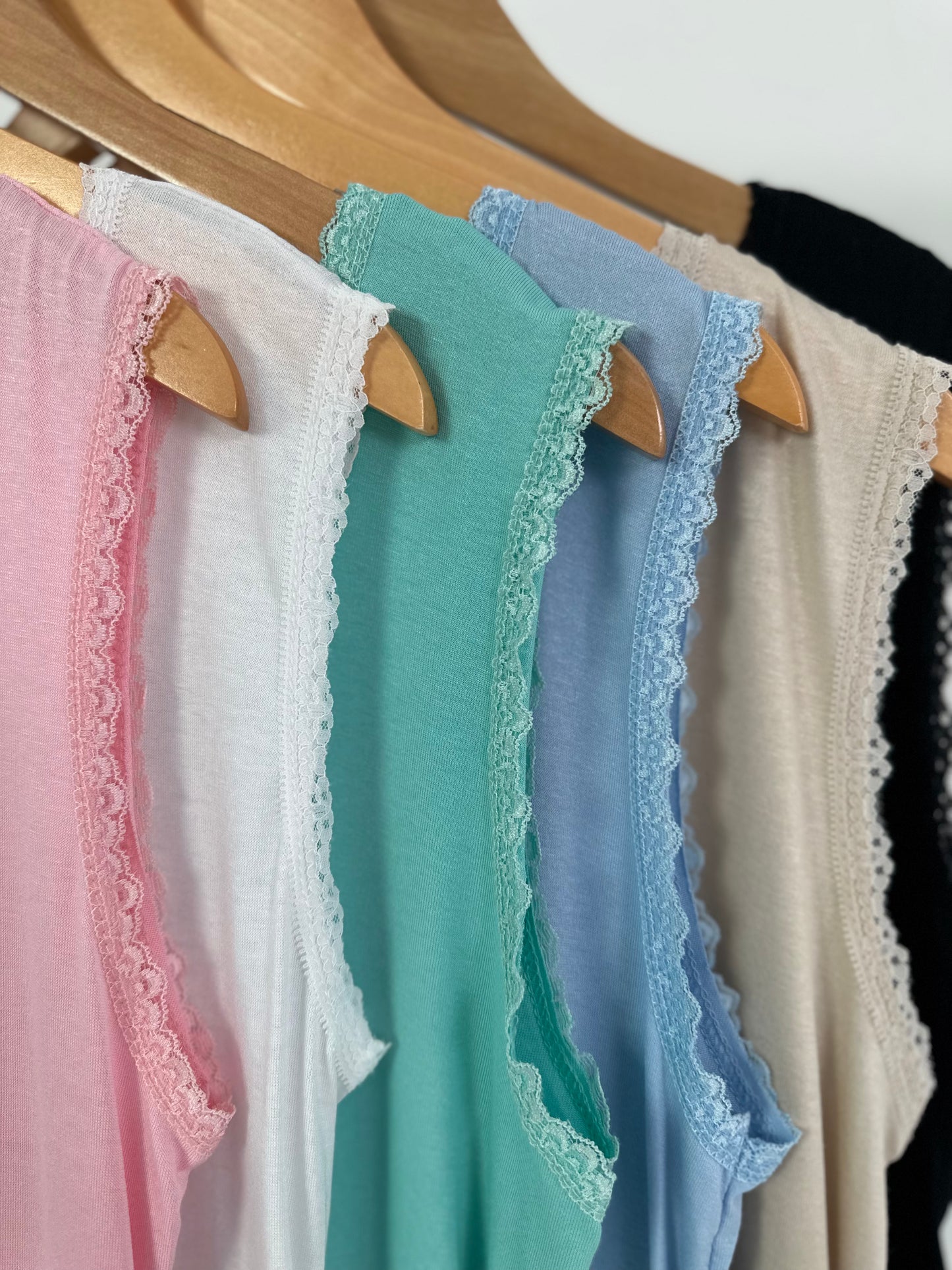 Long Top mit Spitze - 6 Farben