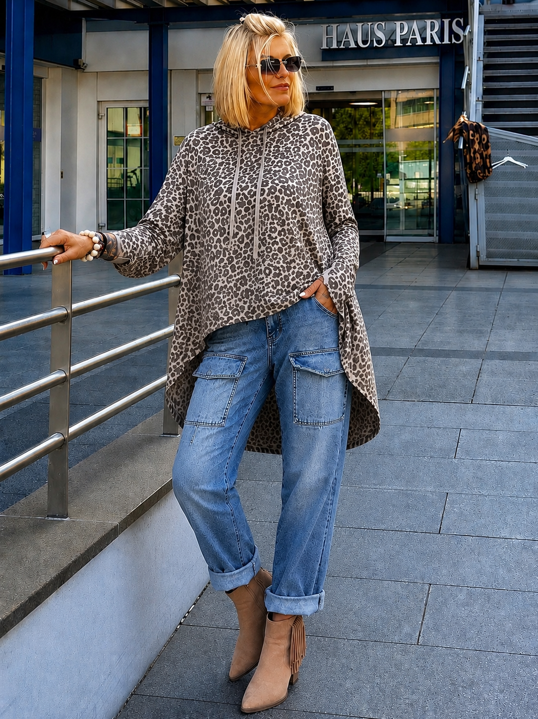 Lässiger Leo Long Hoodie mit Daumenloch - taupe