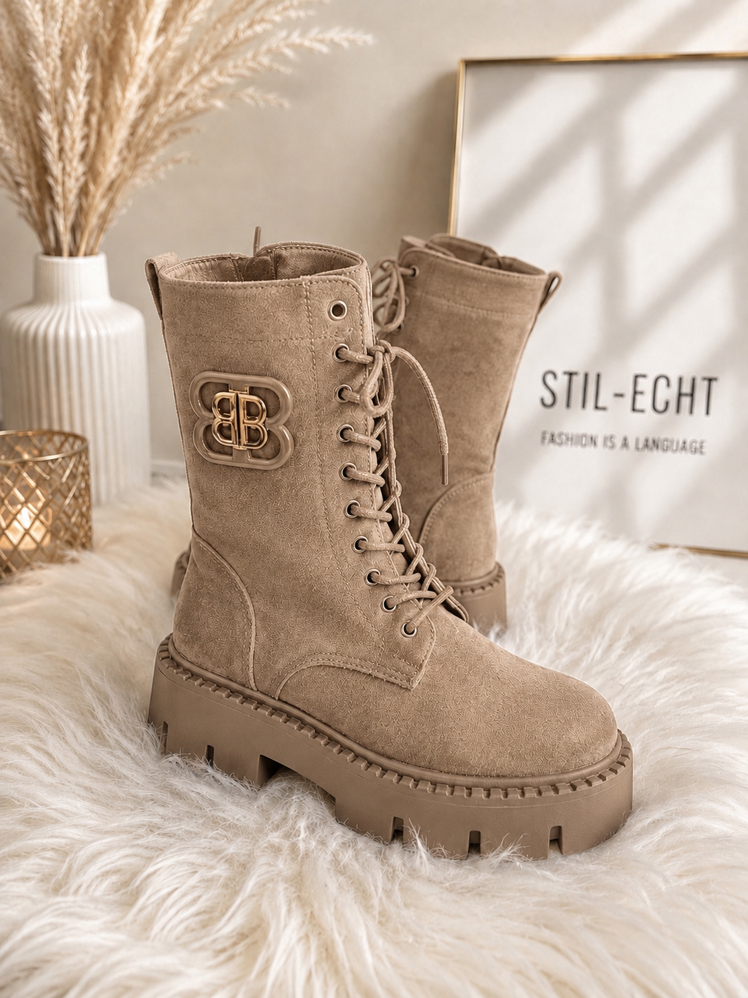 Bootie in Wildleder Optik mit derber Sohle - beige