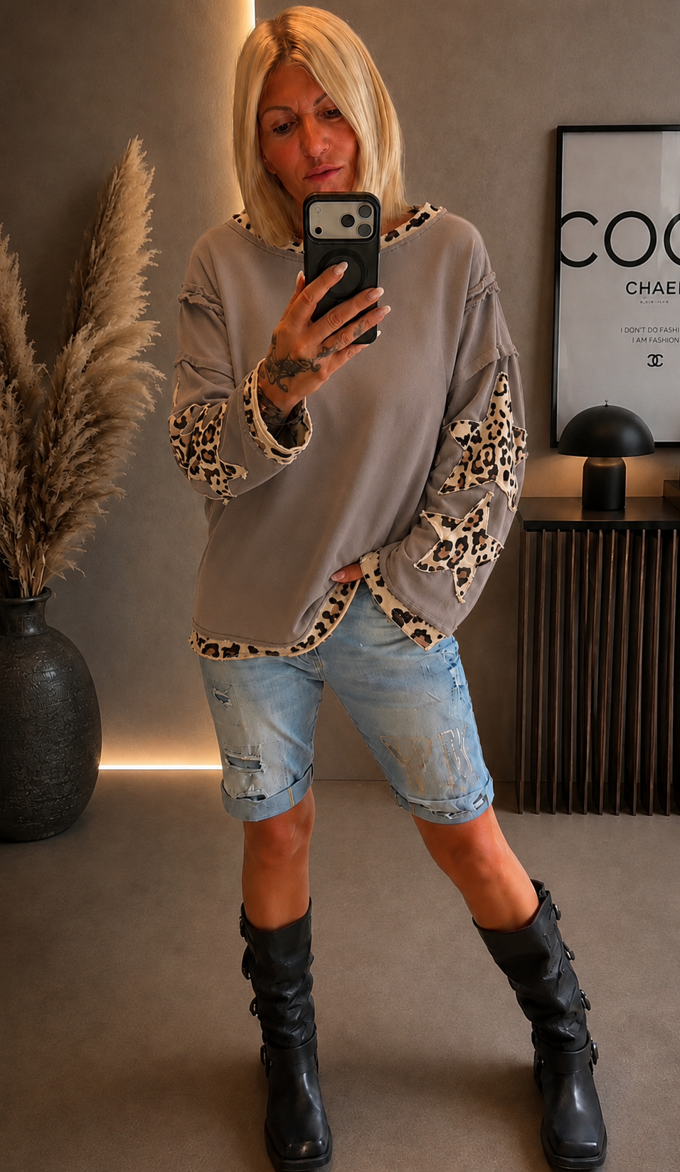 Sweatshirt mit trendigen Leo Sternelementen- taupe