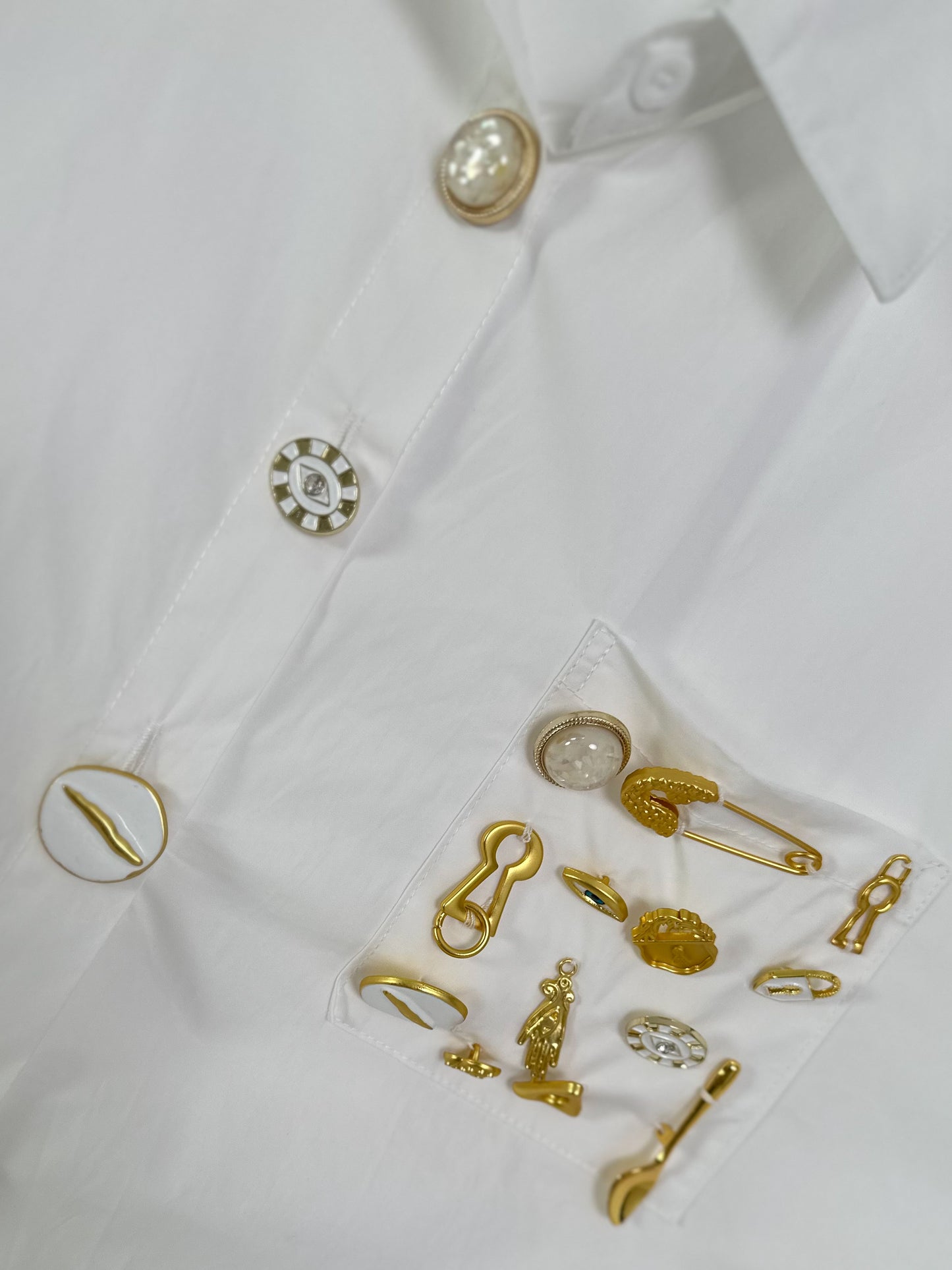Blouse model "Signature Charm" - white