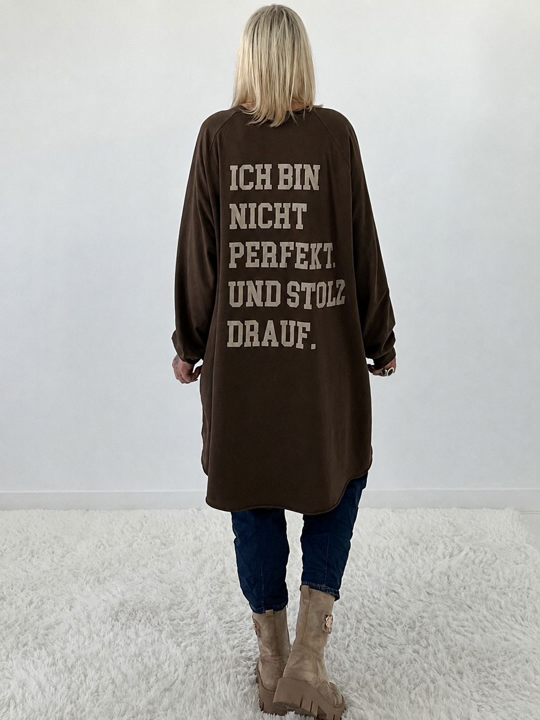 Oversized Shirt mit Statement Spruch auf dem Rücken - mokka