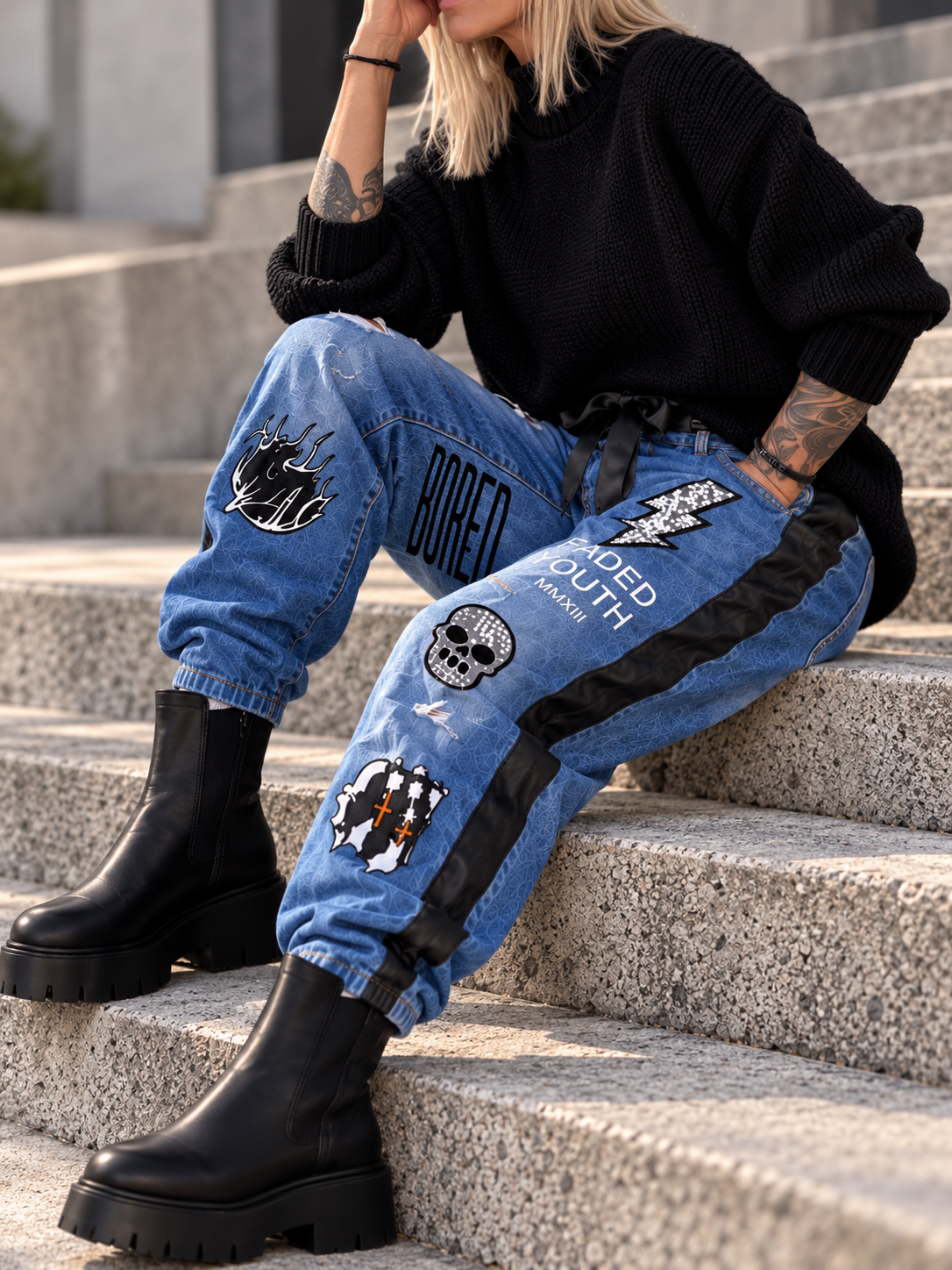 Boyfriend Jeans im Materialmix mit Paillettenapplikationen - denim-schwarz