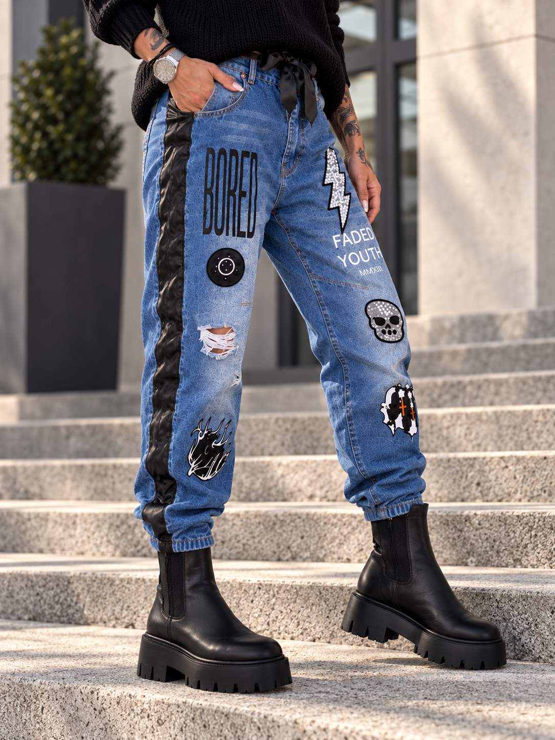 Boyfriend Jeans im Materialmix mit Paillettenapplikationen - denim-schwarz