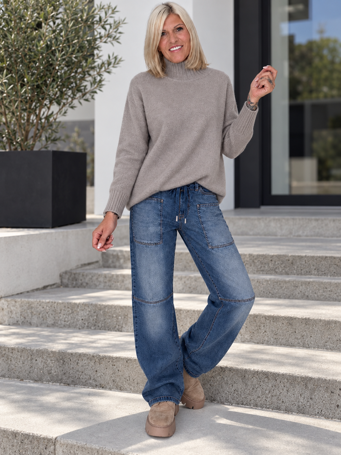 Weicher Pullover mit Stehkragen - taupe