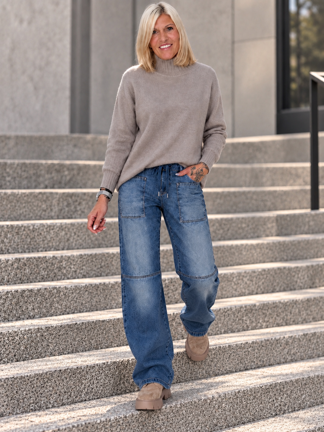 Weicher Pullover mit Stehkragen - taupe