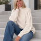 Weicher Pullover mit Stehkragen - beige
