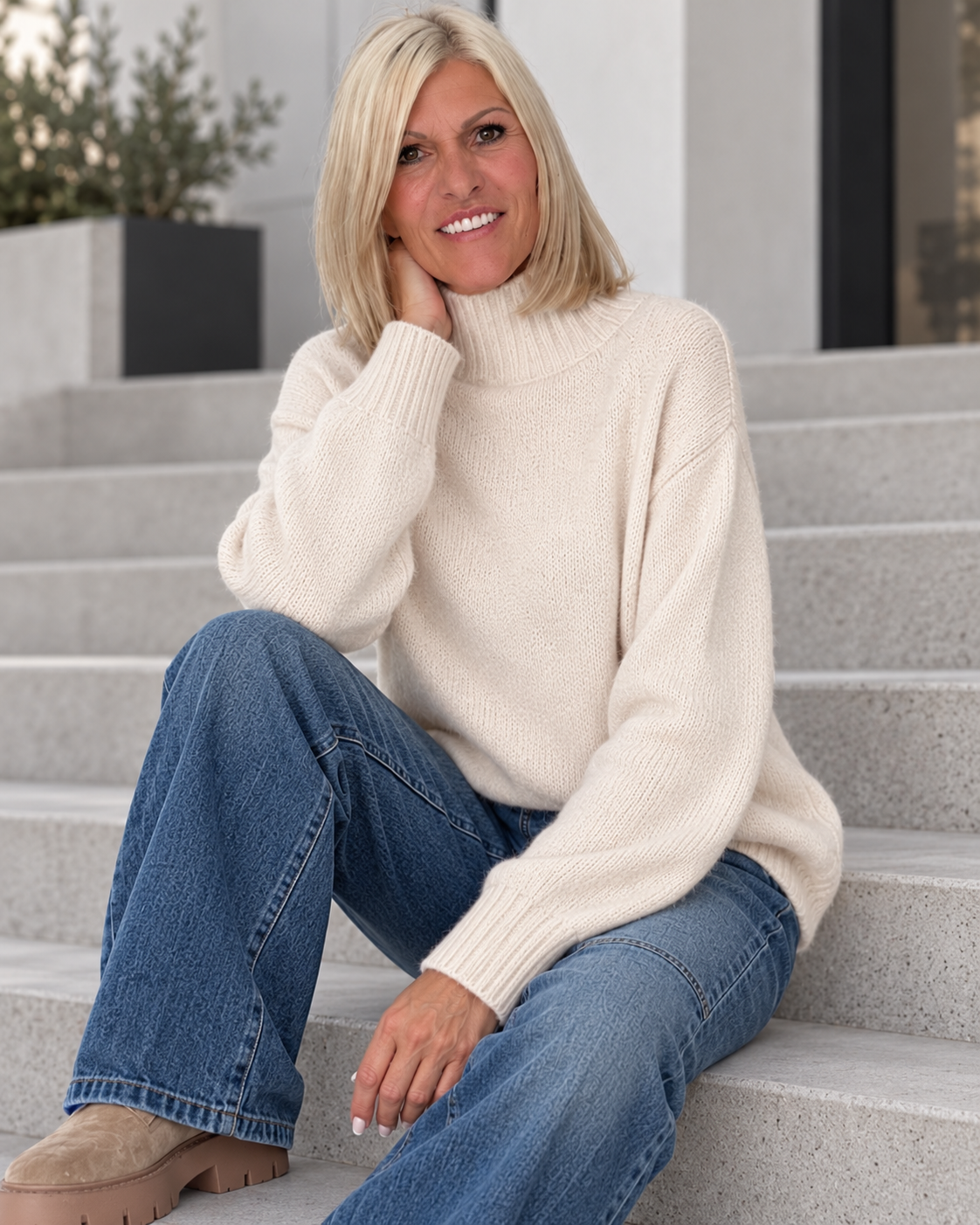 Weicher Pullover mit Stehkragen - beige