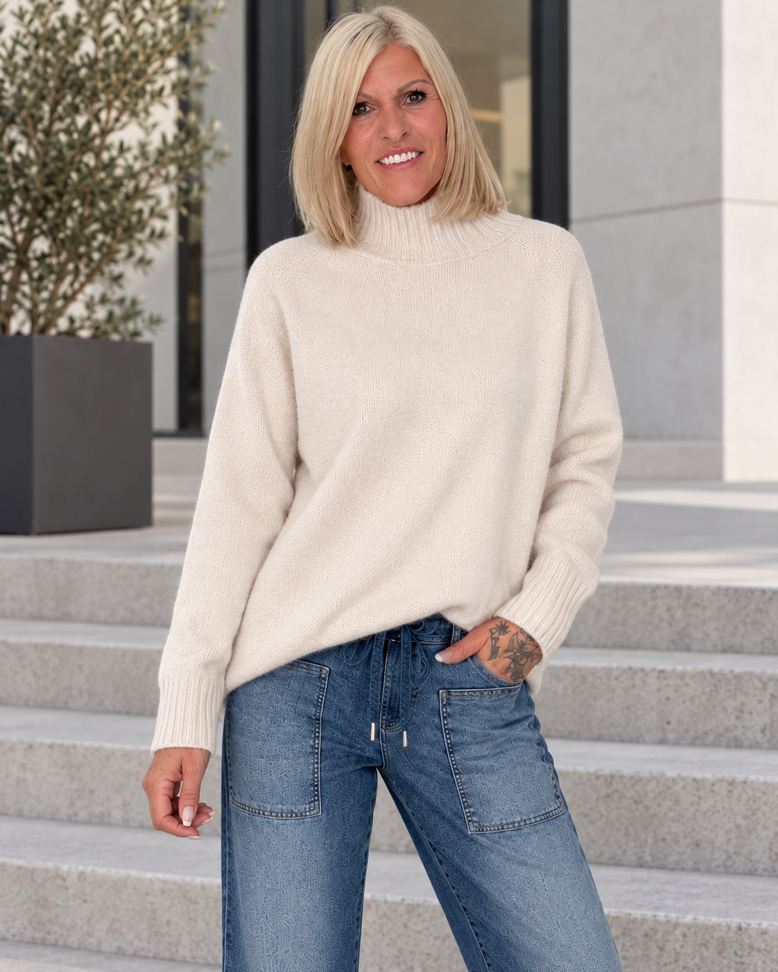 Weicher Pullover mit Stehkragen - beige