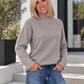 Weicher Pullover mit Stehkragen - taupe