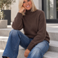 Weicher Pullover mit Stehkragen - mokka