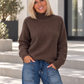 Weicher Pullover mit Stehkragen - mokka