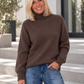 Weicher Pullover mit Stehkragen - mokka