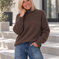 Weicher Pullover mit Stehkragen - mokka