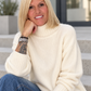 Weicher Pullover mit Stehkragen - creme