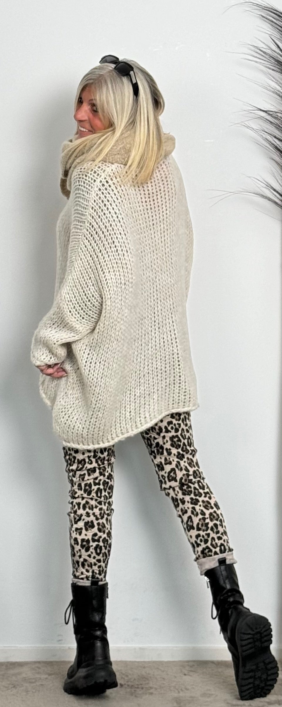 Chunky knit sweater with V-neck "Despina" - beige