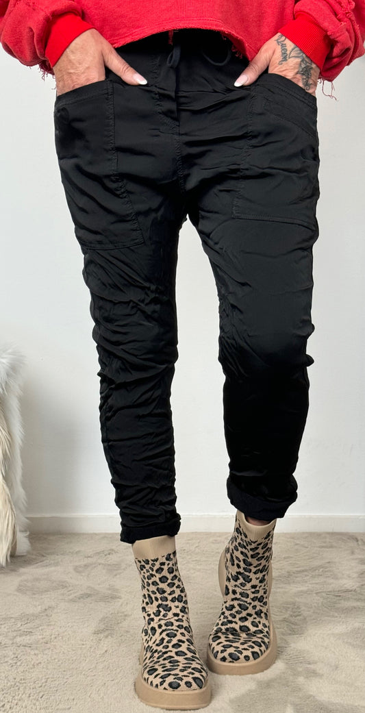 Hose mit großen aufgesetzten Taschen "Sissi" - schwarz