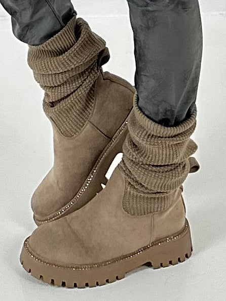 Chucky Sock Boot model "Snug" - beige
