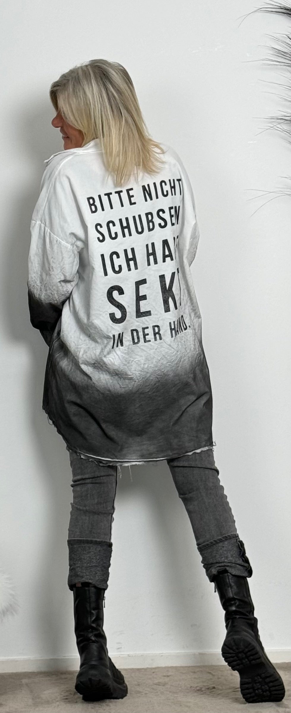 Oversized Bluse "BITTE NICHT SCHUBSEN. ICH HABE SEKT IN DER HAND" - weiss