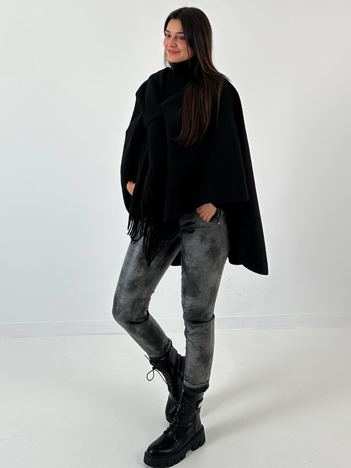 Poncho/Throw model "The Poncho" - black