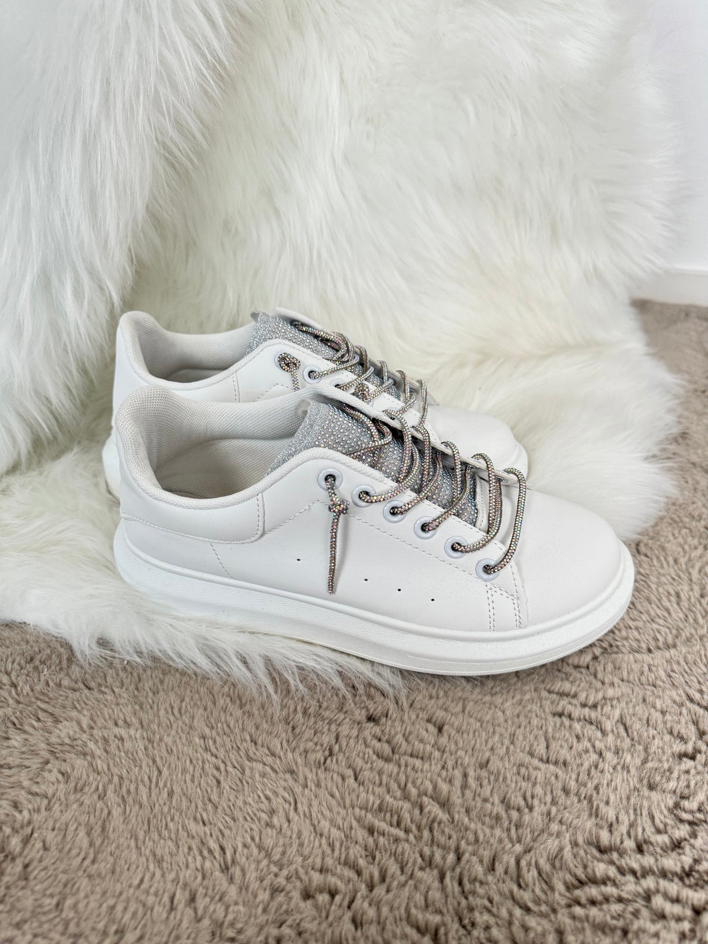 Sneakers with glitter lacing &amp; tab "Mana" - white