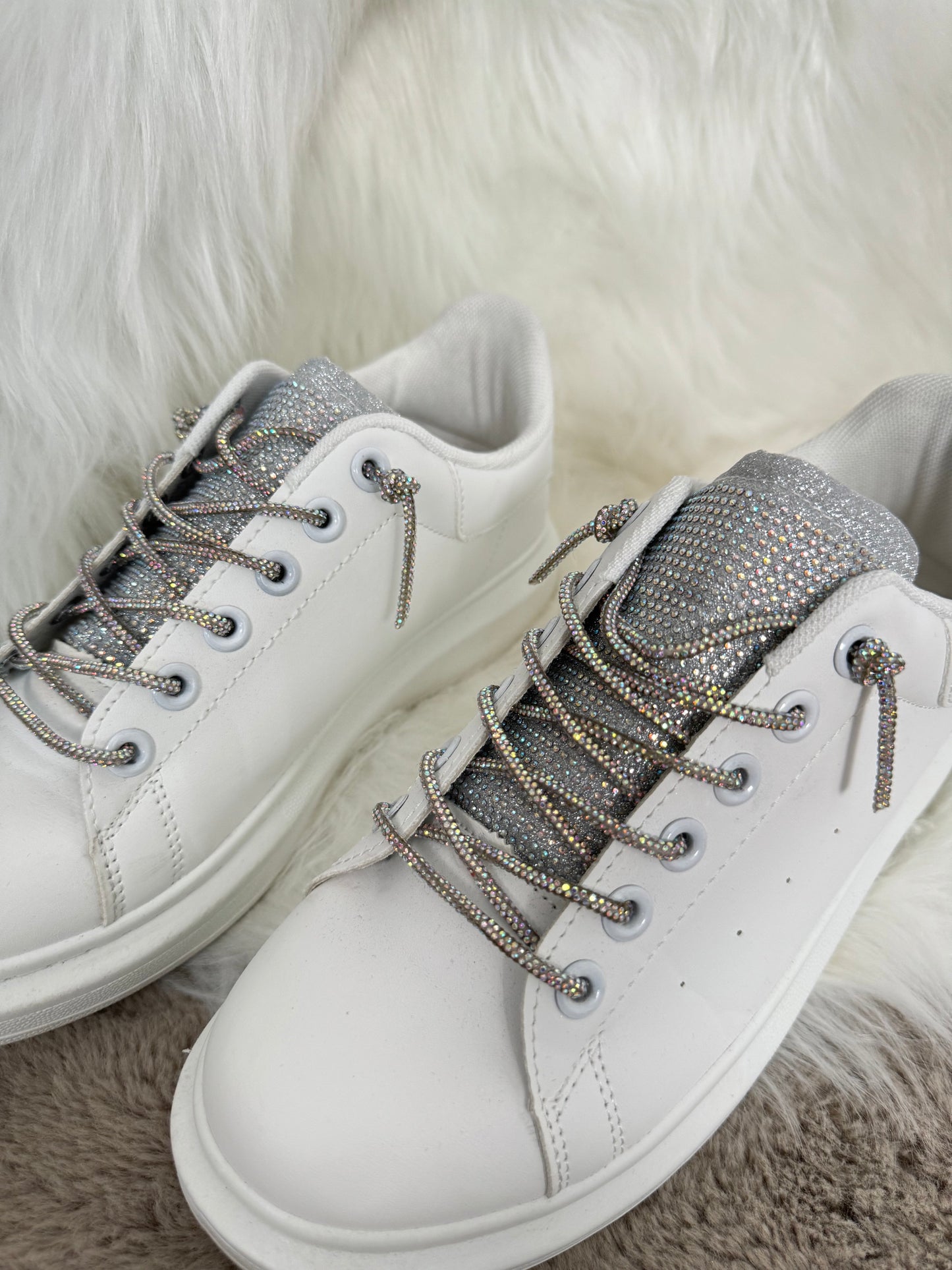 Sneakers with glitter lacing &amp; tab "Mana" - white