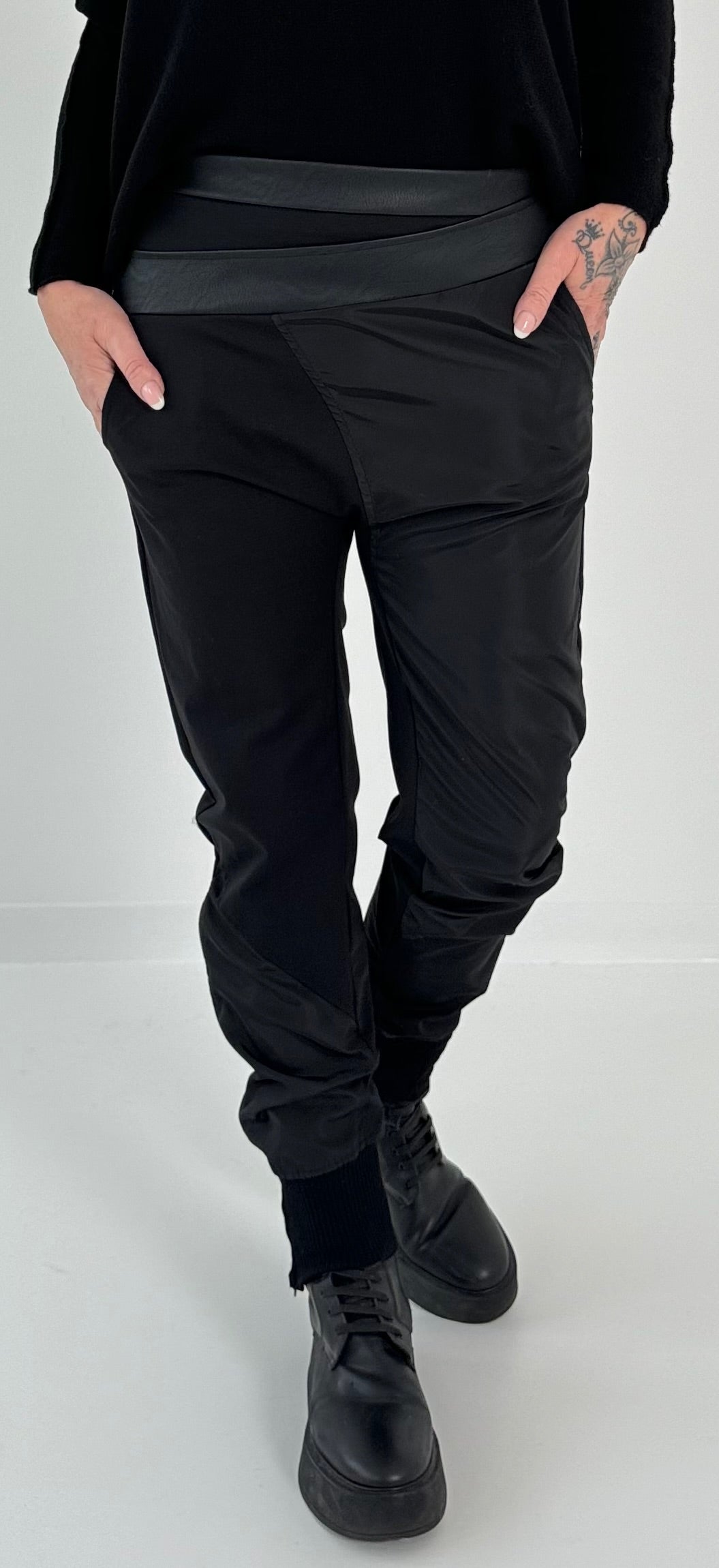 Pants in a sophisticated material mix model "Joy" - black (available from approx. 19.12.24)