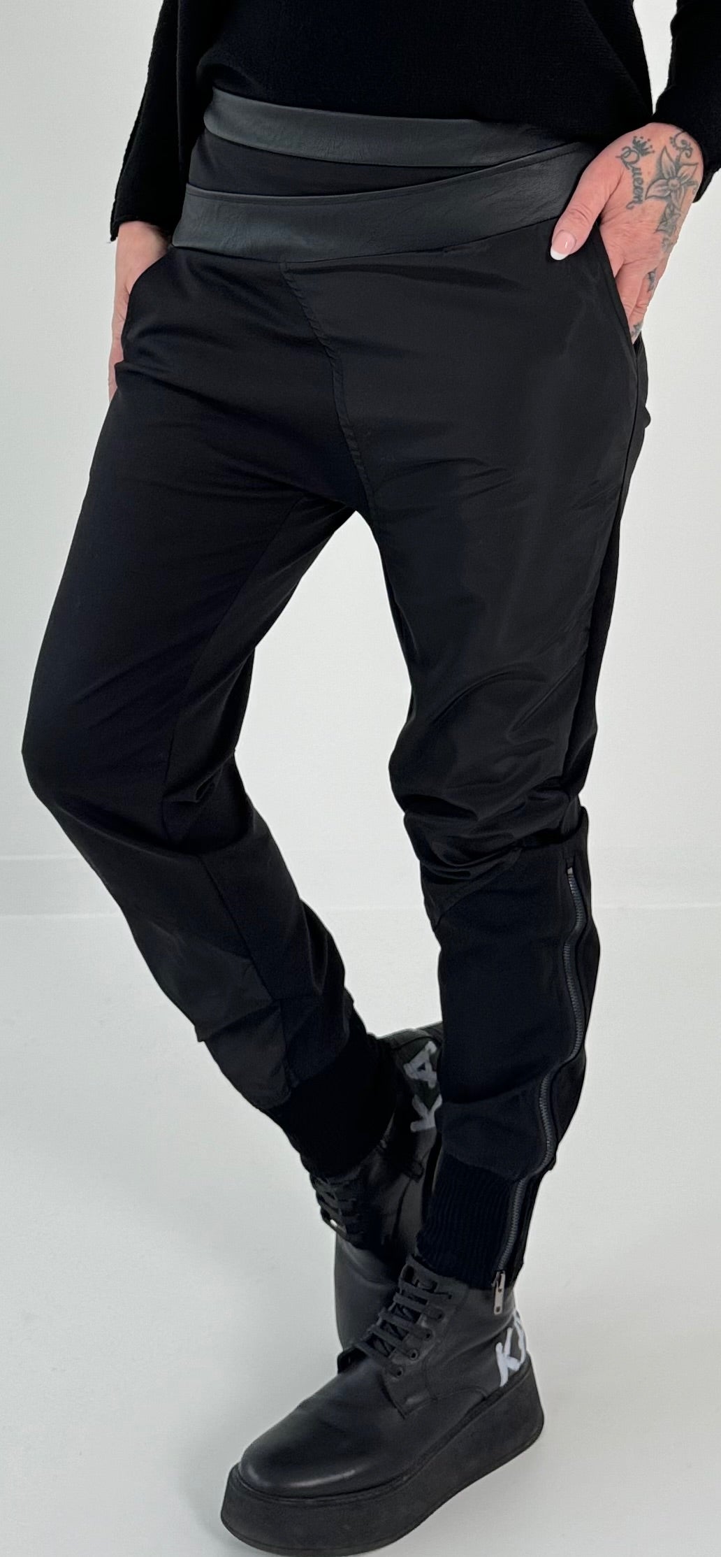 Pants in a sophisticated material mix model "Joy" - black (available from approx. 19.12.24)