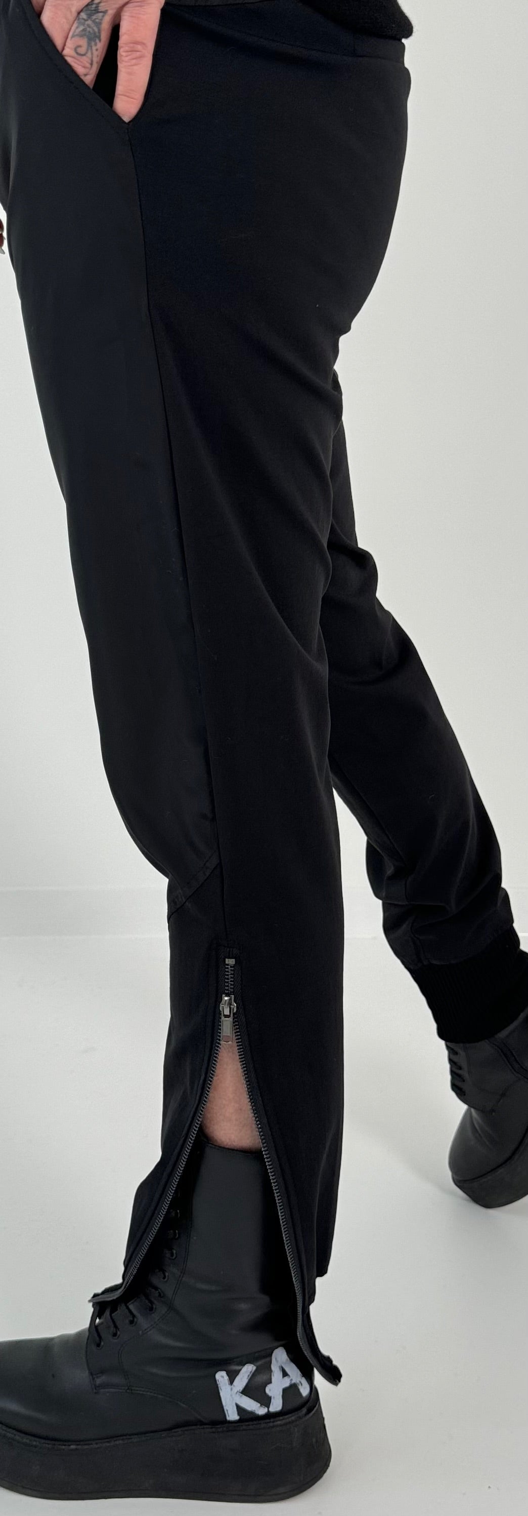 Pants in a sophisticated material mix model "Joy" - black (available from approx. 19.12.24)