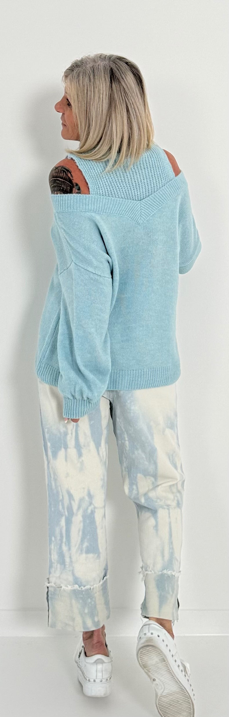 Off shoulder sweater with sophisticated knitted insert model "Viola" - light blue