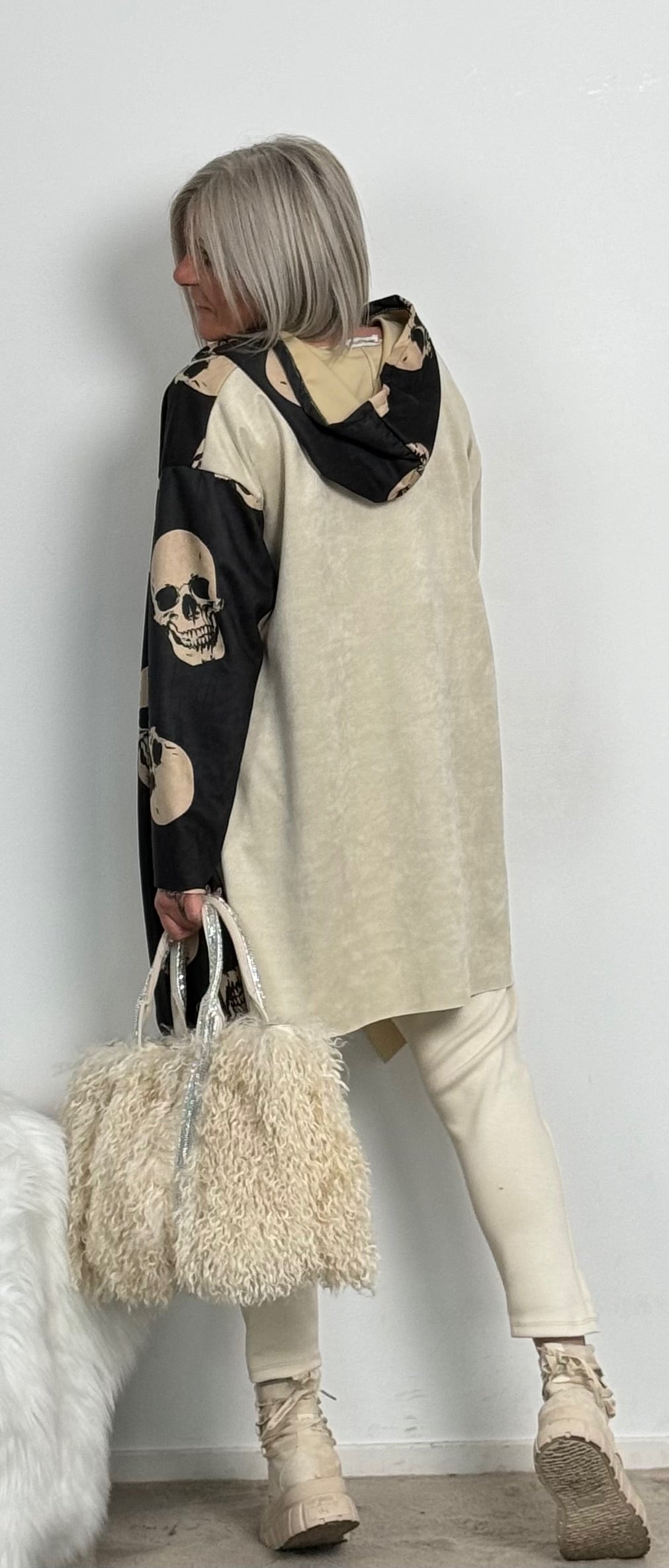 Hoodie Jacke mit Reißverschluss "Skull" - schwarz-beige