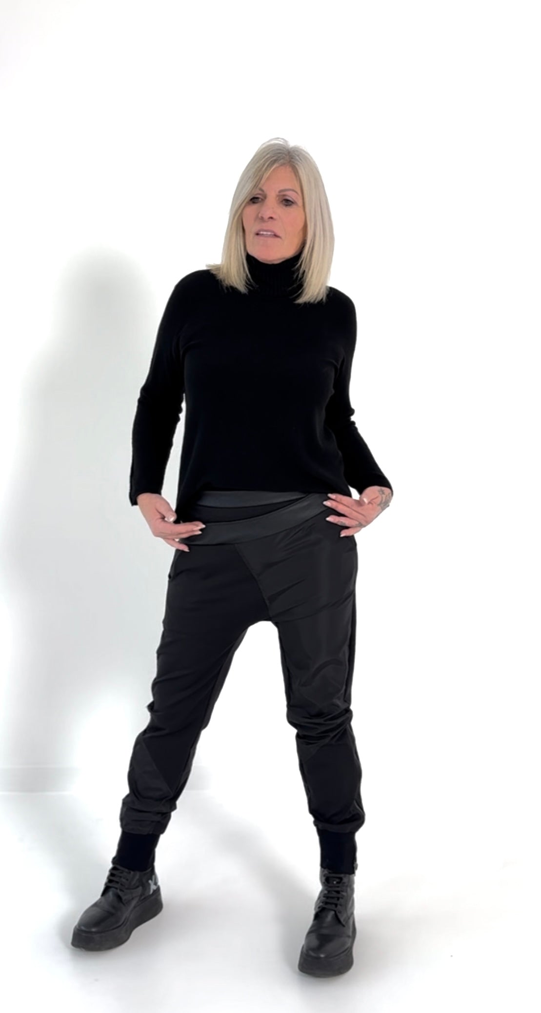 Pants in a sophisticated material mix model "Joy" - black (available from approx. 19.12.24)