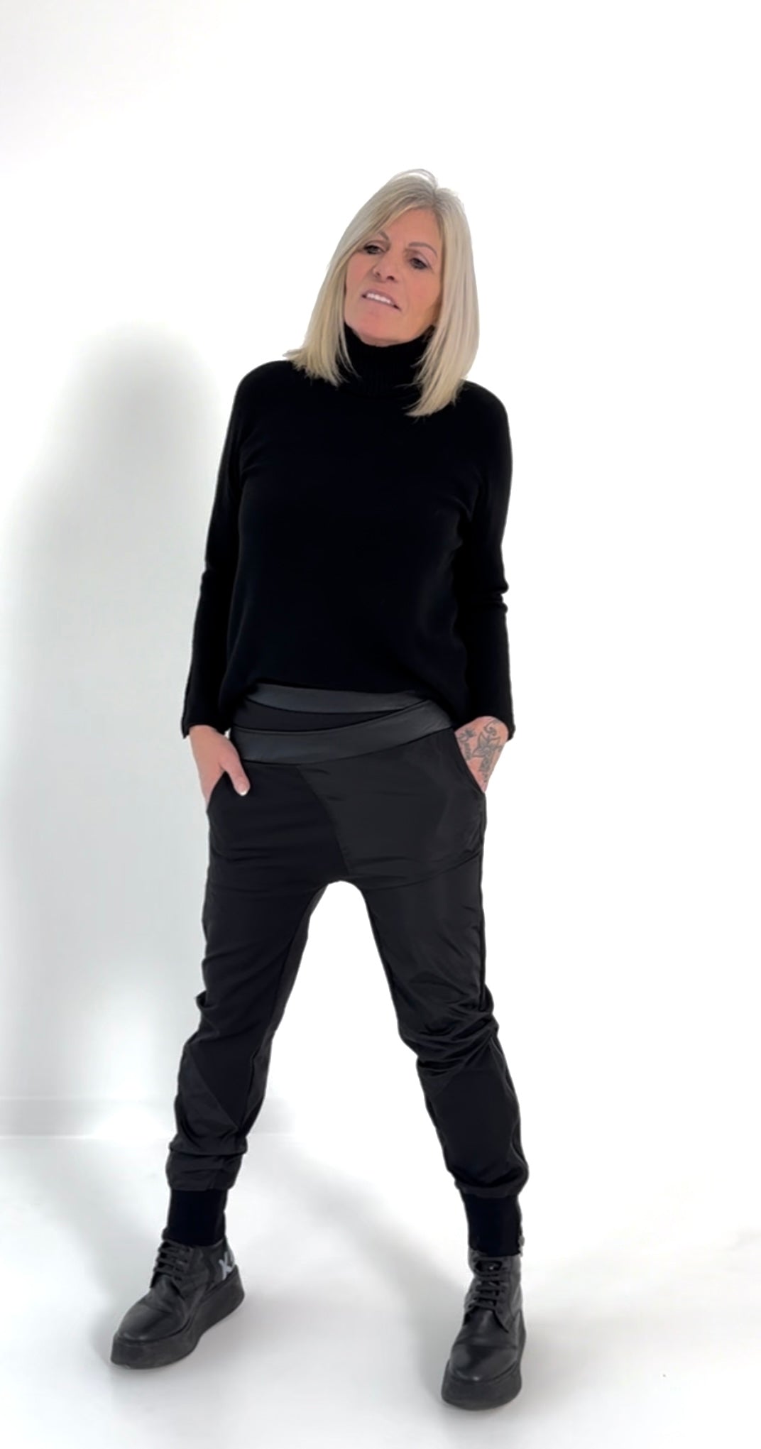 Pants in a sophisticated material mix model "Joy" - black (available from approx. 19.12.24)