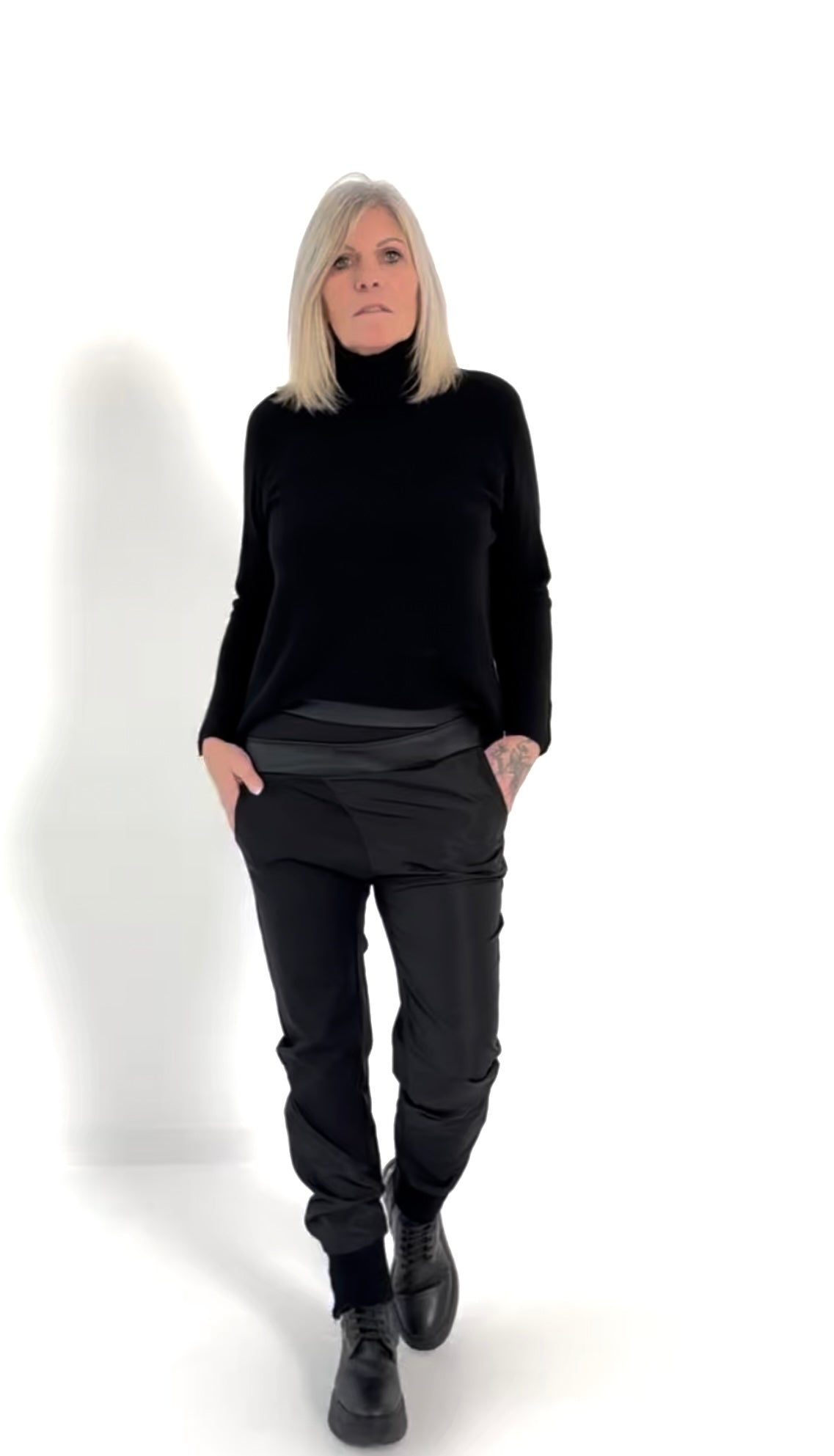 Pants in a sophisticated material mix model "Joy" - black (available from approx. 19.12.24)