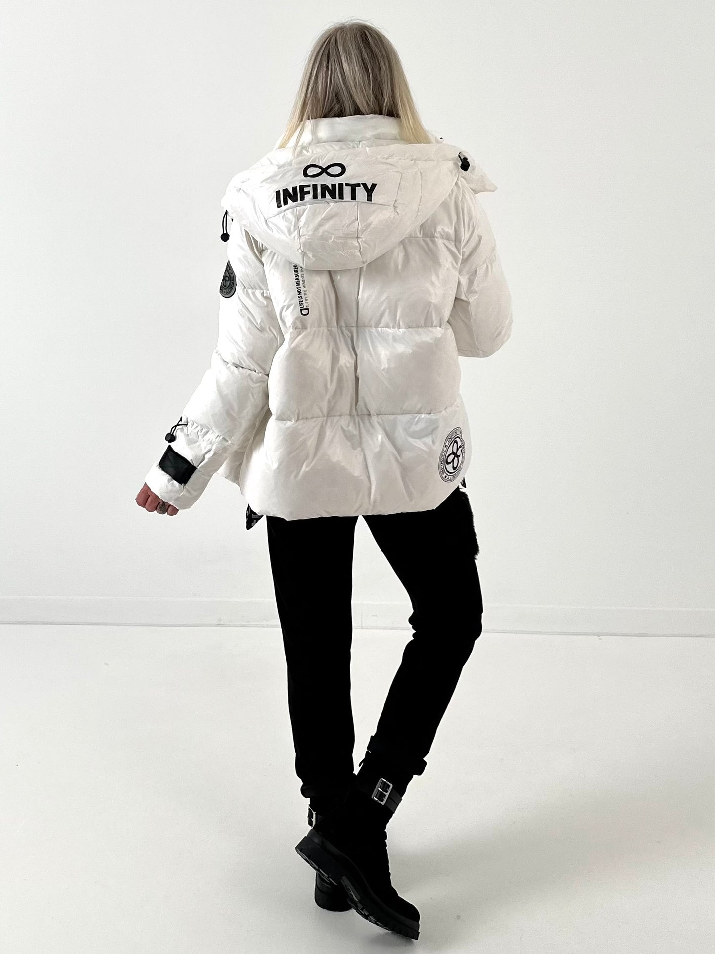 Jas model "Snowflake" - wit-zwart